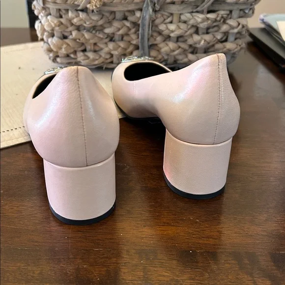 Tory Burch Pumps Size 7 1/2 NWOT - Picture 6 of 9